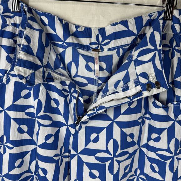 FREE PEOPLE Menorca Wide Leg Blue & White Geometric Print Crop Pants Size 12 - Picture 3 of 14